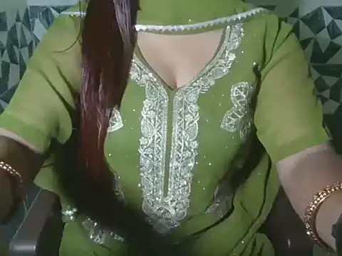 Hotty Suzuka online show from June 16, 2026, 5:18 am