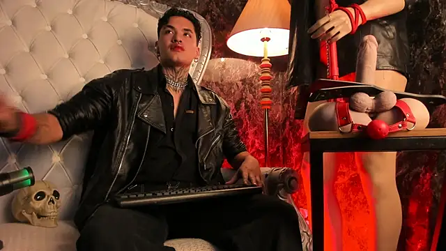 Snapshot of AlecBanne chatting on February 27, 2026, 11:04 pm AlecBanne online show from February 27, 2026, 11:04 pm