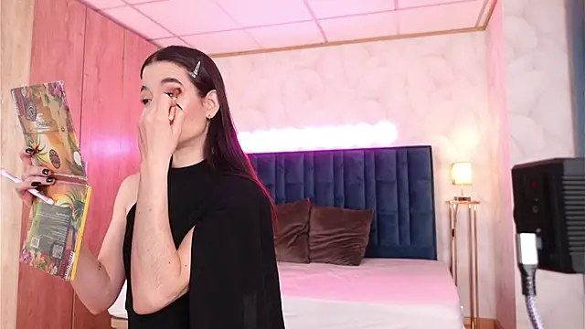 Snapshot of LucyFever chatting on December 23, 2025, 7:29 am LucyFever online show from December 23, 2025, 7:29 am