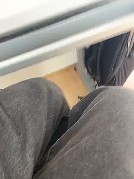 hannes256102 online show from March 19, 2026, 2:17 pm