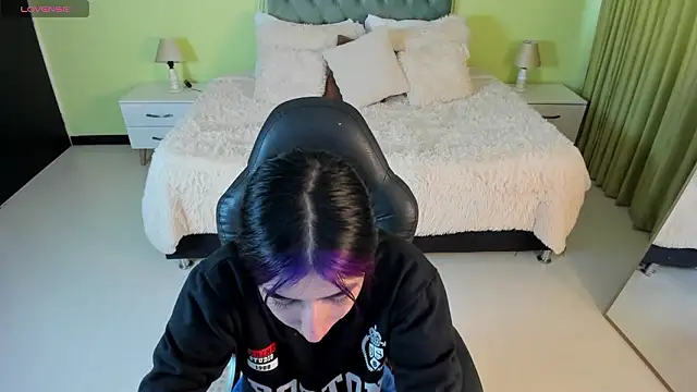 Snapshot of Celeste_Rous__ chatting on February 13, 2026, 12:27 pm Celeste Rous online show from February 13, 2026, 12:27 pm