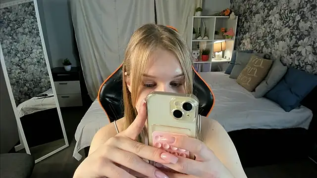 Katy Midocalm online show from December 22, 2025, 6:02 am