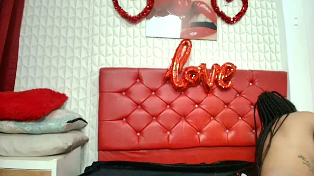 Elizabetth Roman online show from April 6, 2026, 8:32 pm