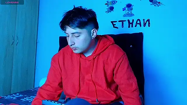 ethan  01 online show from January 6, 2026, 10:14 pm