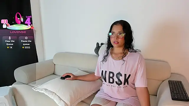 Snapshot of DakothaHyland_ chatting on January 15, 2026, 7:28 pm DakothaHyland online show from January 15, 2026, 7:28 pm