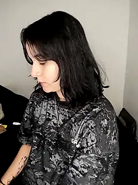 tiffanybrowm online show from December 19, 2025, 8:44 pm