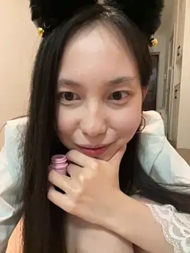 Snapshot of DD-52 chatting on December 19, 2025, 6:54 pm DD-52 online show from December 19, 2025, 6:54 pm