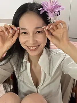 Snapshot of DD-52 chatting on January 15, 2026, 2:42 pm DD-52 online show from January 15, 2026, 2:42 pm