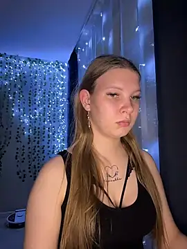 nelli lux  online show from January 12, 2026, 6:36 pm