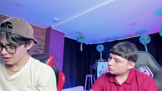 HotThreesoome online show from March 21, 2026, 12:42 pm