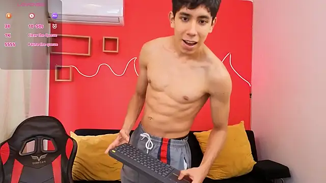 Neo Twink online show from June 9, 2026, 7:04 pm