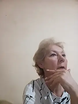 Snapshot of Calypso-Loove chatting on December 19, 2025, 11:45 am Calypso-Loove online show from December 19, 2025, 11:45 am