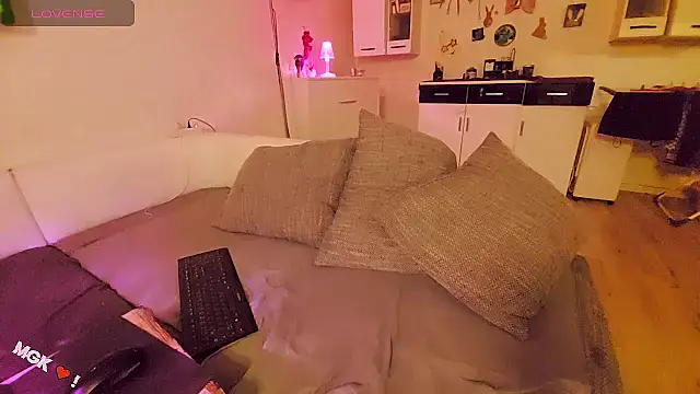 mindfvkc online show from March 27, 2026, 3:15 am