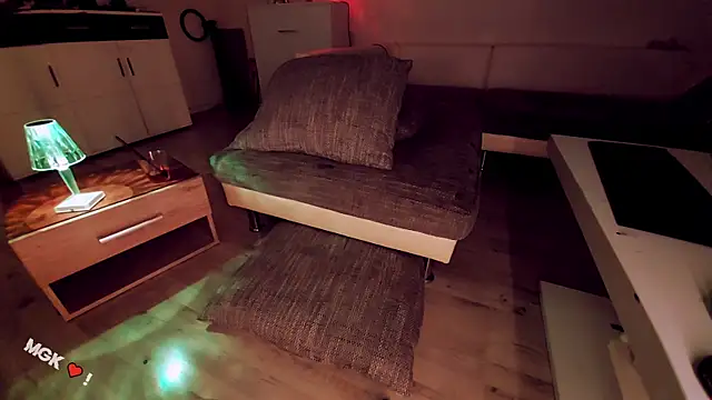 mindfvkc online show from April 18, 2026, 3:53 am