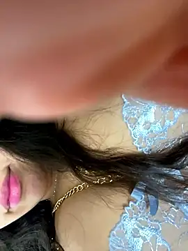 SolenneNightBloom online show from January 17, 2026, 8:34 pm