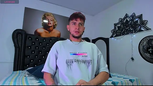 vaalentiino online show from December 22, 2025, 6:19 pm