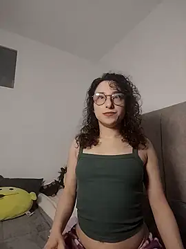 Snapshot of little__ammy chatting on February 9, 2026, 4:32 am little ammy online show from February 9, 2026, 4:32 am