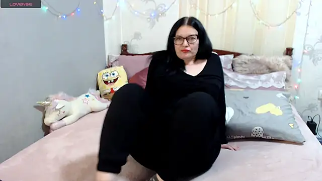 Snapshot of SashaBond chatting on December 22, 2025, 8:03 am SashaBond online show from December 22, 2025, 8:03 am