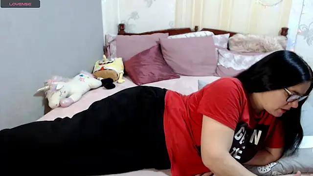 Snapshot of SashaBond chatting on December 21, 2025, 10:17 am SashaBond online show from December 21, 2025, 10:17 am