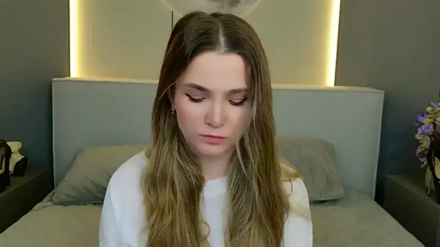 Lina Sinerz online show from April 13, 2026, 8:24 pm