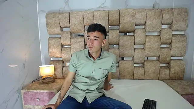 Snapshot of KathyAiden chatting on January 12, 2026, 7:42 pm KathyAiden online show from January 12, 2026, 7:42 pm