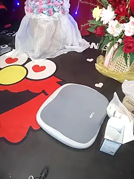 Snapshot of Alone_nothing chatting on December 21, 2025, 10:28 am Alone nothing online show from December 21, 2025, 10:28 am