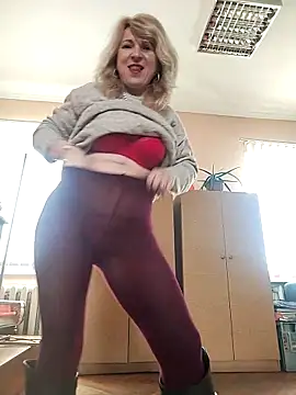 AhlyssaLove1155 online show from March 3, 2026, 10:33 am