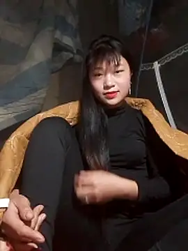 Snapshot of hinata-xx chatting on December 15, 2025, 5:35 am hinata-xx online show from December 15, 2025, 5:35 am