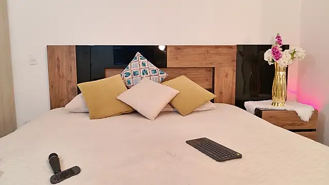 LucyHanks online show from April 13, 2026, 11:36 am