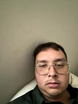 Snapshot of bernardbern chatting on December 5, 2025, 7:23 pm bernardbern online show from December 5, 2025, 7:23 pm