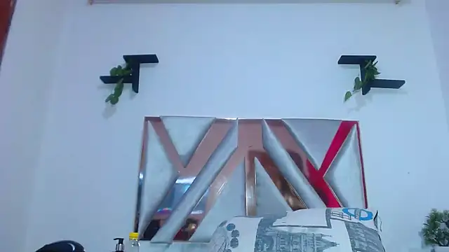 ElyThonsom online show from December 15, 2025, 12:44 pm