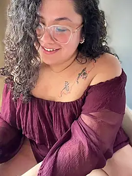 Snapshot of VanesssaMilf_ chatting on July 10, 2026, 2:39 pm VanesssaMilf online show from July 10, 2026, 2:39 pm