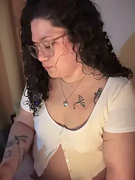 VanesssaMilf  online show from December 15, 2025, 3:45 am