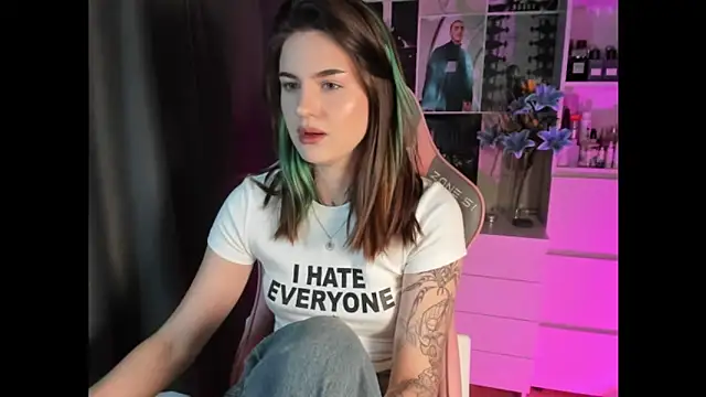 NikkieKitty online show from March 12, 2026, 10:08 am