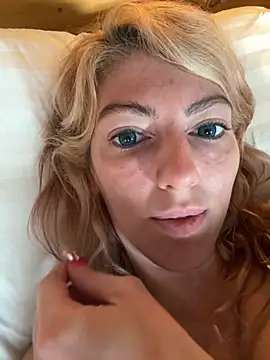 Snapshot of CelestialRuby chatting on September 23, 2025, 12:01 pm CelestialRuby online show from September 23, 2025, 12:01 pm