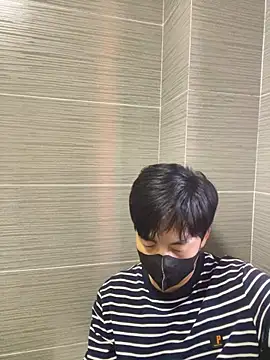 kimze7 online show from April 15, 2026, 10:43 pm