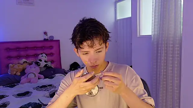 Dani Dancer online show from April 4, 2026, 8:37 pm