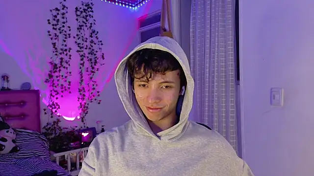 Snapshot of Dani_Dancer chatting on June 27, 2026, 1:22 am Dani Dancer online show from June 27, 2026, 1:22 am