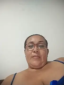 Nini Love  online show from April 8, 2026, 8:27 am