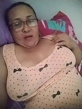 Nini Love  online show from April 13, 2026, 12:42 pm