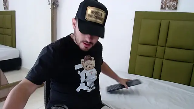 Snapshot of stive_0297 chatting on December 20, 2025, 11:24 am stive 0297 online show from December 20, 2025, 11:24 am