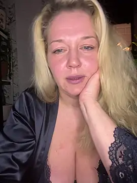 JenniferCarmen online show from February 2, 2026, 4:06 pm