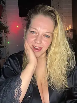 JenniferCarmen online show from May 25, 2026, 8:18 pm