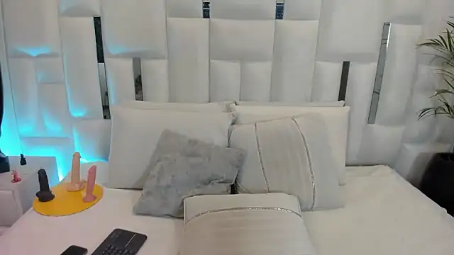 Snapshot of Im_TaraBlack chatting on January 14, 2026, 3:32 am Im TaraBlack online show from January 14, 2026, 3:32 am