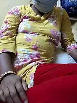 Cute-couple-2 online show from December 18, 2025, 2:10 pm