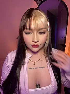 Snapshot of Daniela_ruizz chatting on June 16, 2026, 4:12 am Daniela ruizz online show from June 16, 2026, 4:12 am