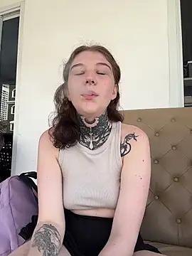 Snapshot of FionaMurr chatting on December 18, 2025, 2:05 am FionaMurr online show from December 18, 2025, 2:05 am