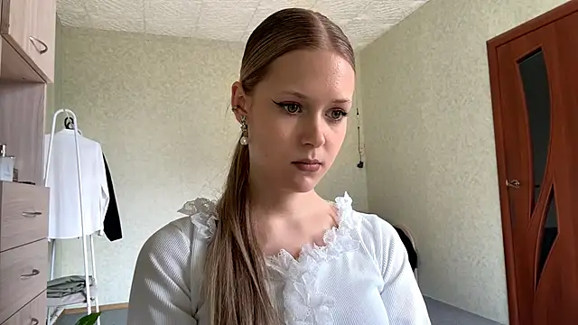 ZaidaSchwarten online show from March 11, 2026, 11:37 am