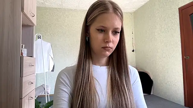 ZaidaSchwarten online show from March 23, 2026, 12:05 pm