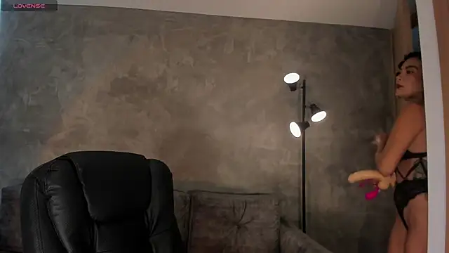 ValerieAustin online show from October 13, 2025, 3:46 pm